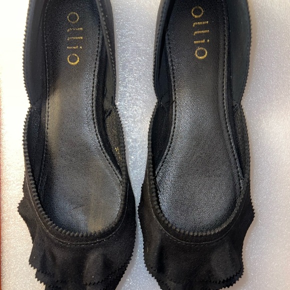 Ollio Women's Black Suede Flats - Picture 1 of 5